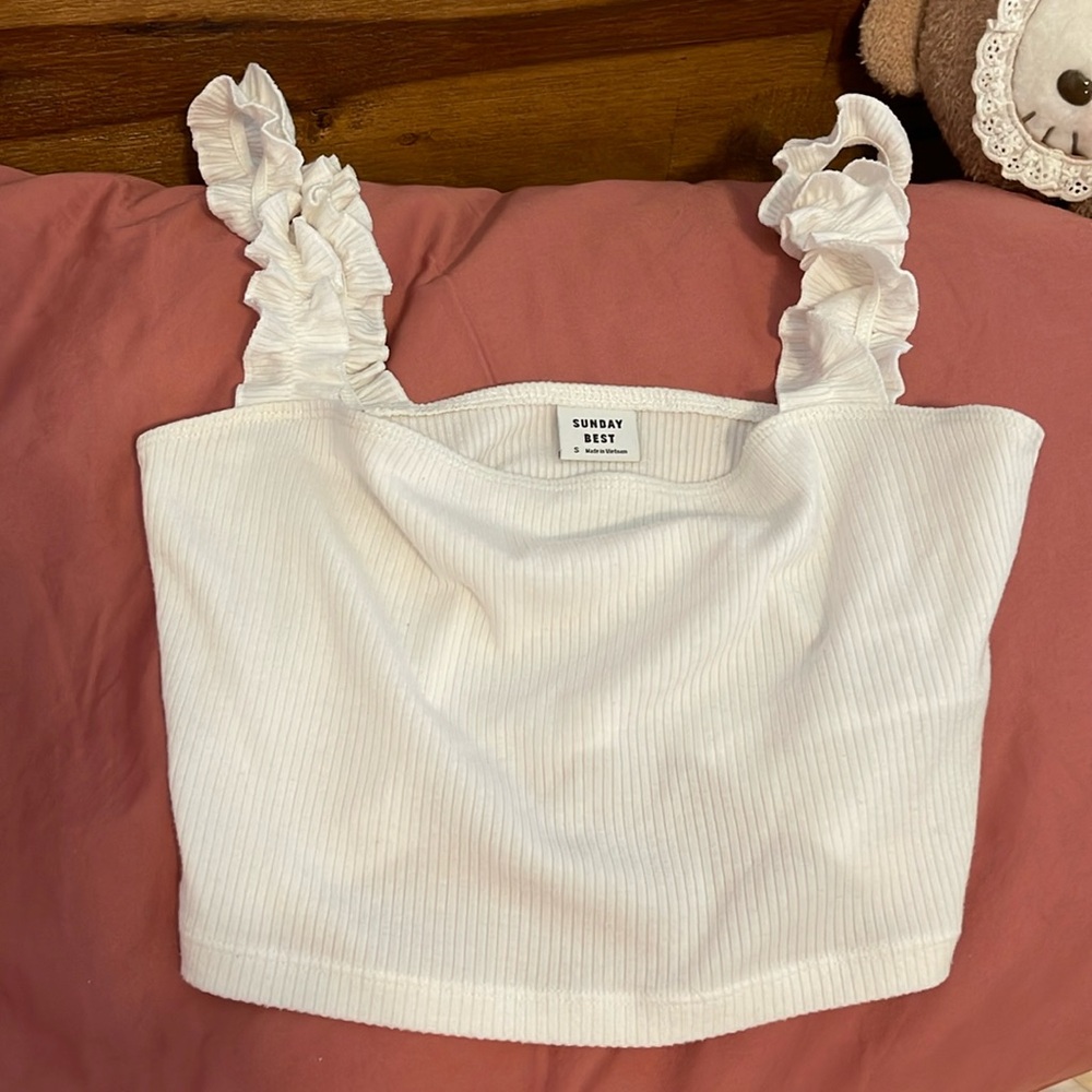 Aritzia Sunday Best Summery ruffle tank